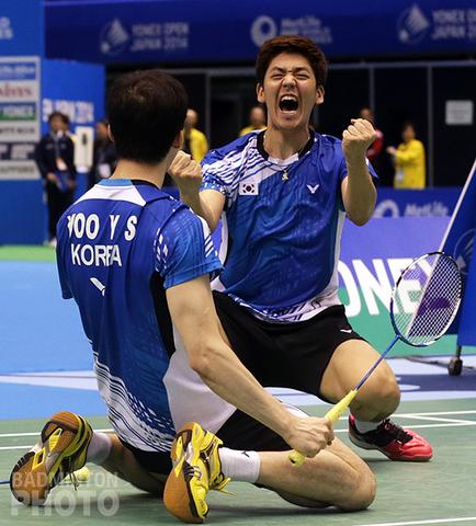 Victor Brave Sword 12N Badminton Racket (Black/Red)