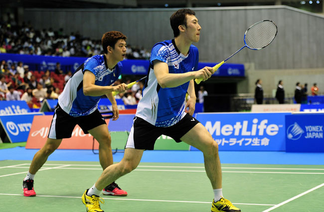 Victor Brave Sword 12N Badminton Racket (Black/Red)